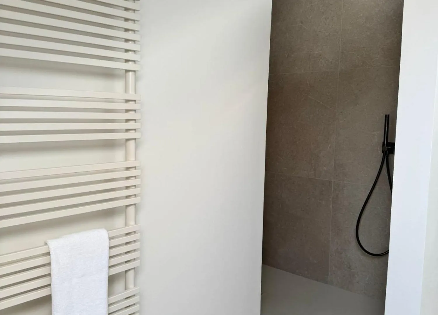 Be Your Home - Dalla Corte Del Glicine Milan 0*,  Italy