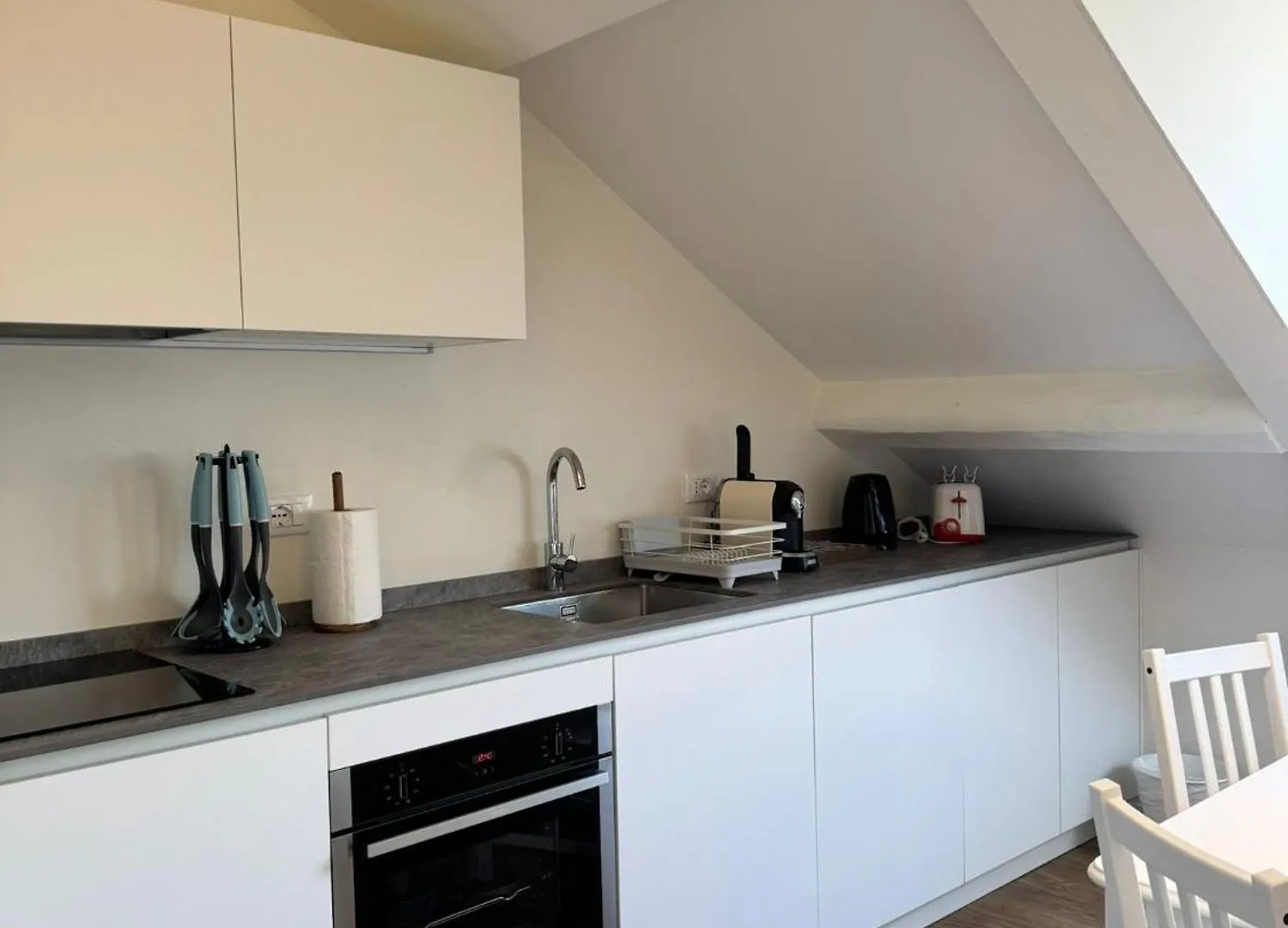 Apartment Be Your Home - Dalla Corte Del Glicine Milan Italy